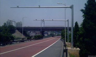 公路監(jiān)控桿-03